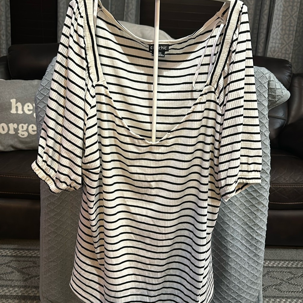 Plus size Women’s City Chic blouse SZ XXL/24